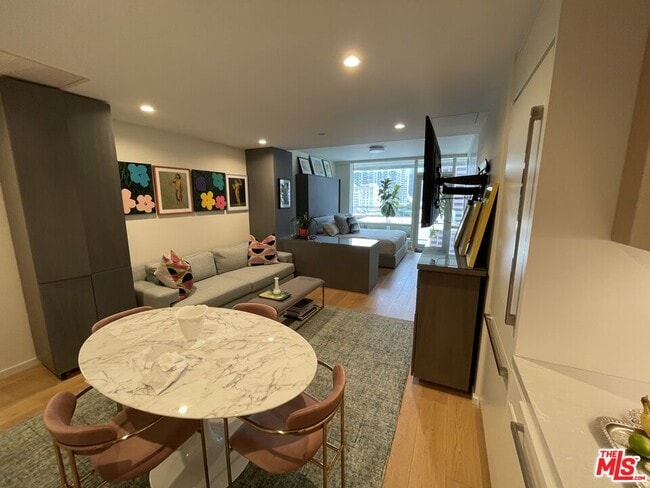 Photo - 877 Francisco St Unidad 1115