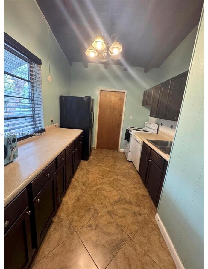 Photo - 18201 NW 3rd Ave Unidad 1