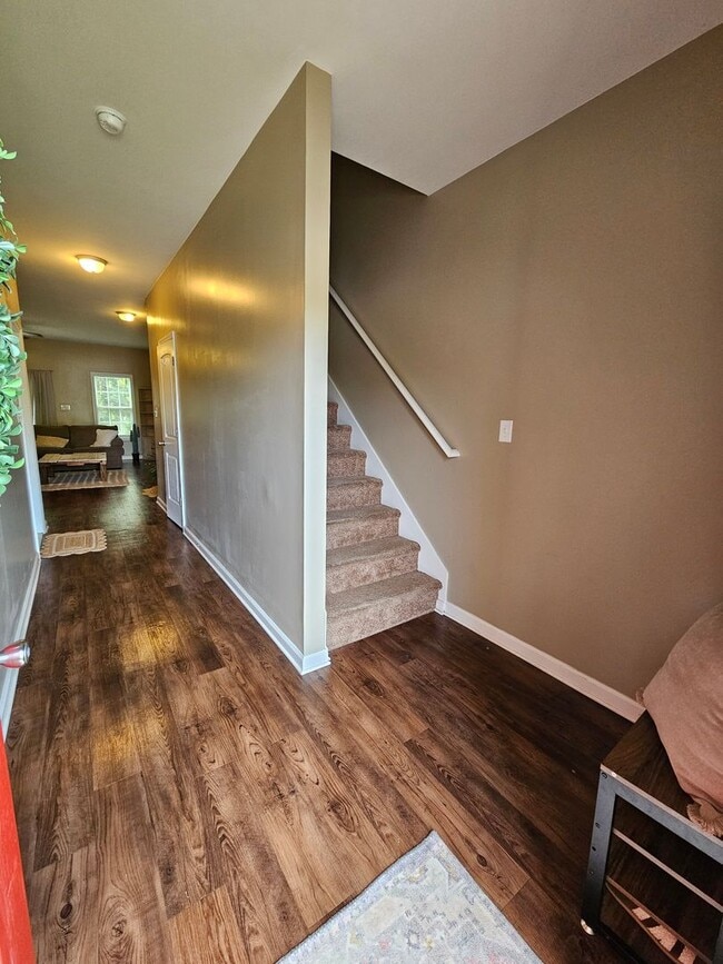 Photo - Spacious & Well Maintained Townhouse!