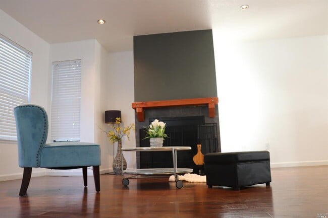 Photo - Benicia's 3 Bedrooms & 2.5 Bathrooms Townhouse, Water/Sewer/Trash Paid by HOA