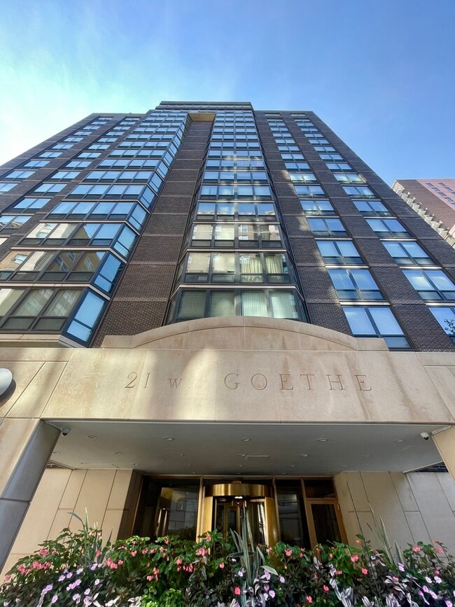 Building Photo - 21 W Goethe St Unit 7C