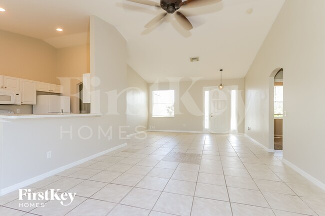Photo - 237 SW Ray Ave