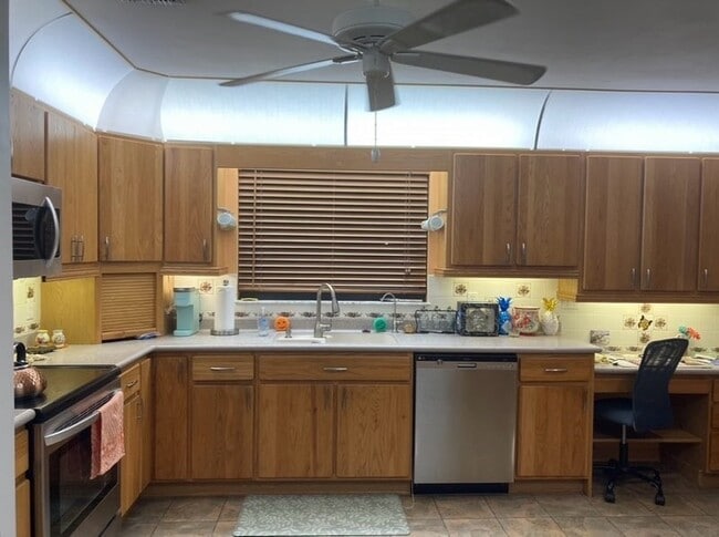 Photo - 1565 Glentry Ln