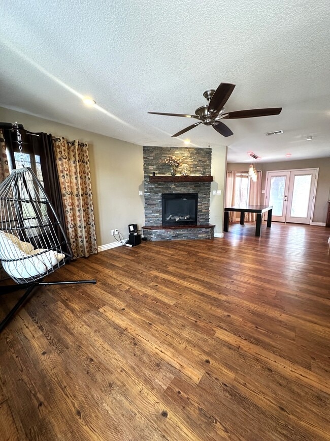 Photo - 708 1/2 Willow Creek Rd