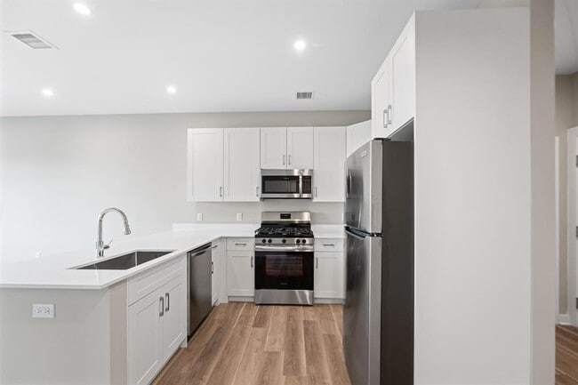 Building Photo - 475 Communipaw Ave Unit 505