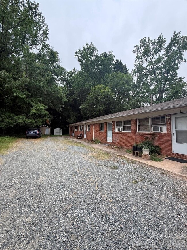 Building Photo - 3615 Morris Field Dr Unit 2