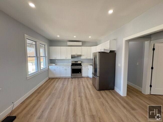 Building Photo - Monroe St,, Yonkers Unit 2 Rental