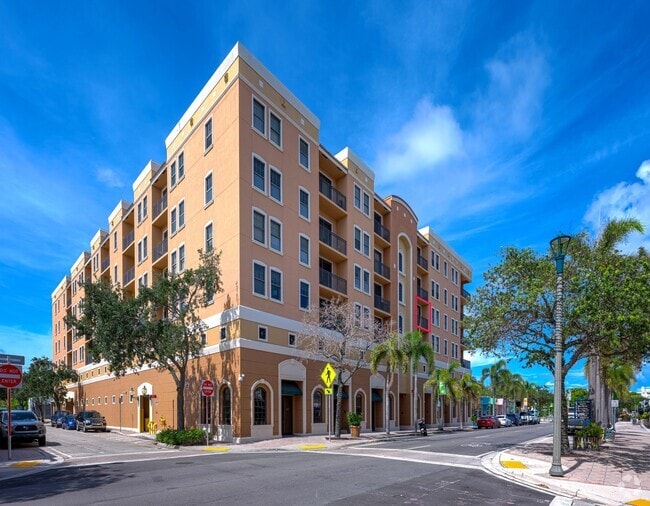 Building Photo - 511 Lucerne Ave Unit 418 Rental