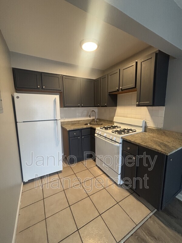 Building Photo - 3333 Commercial Ave Unit 14 Rental