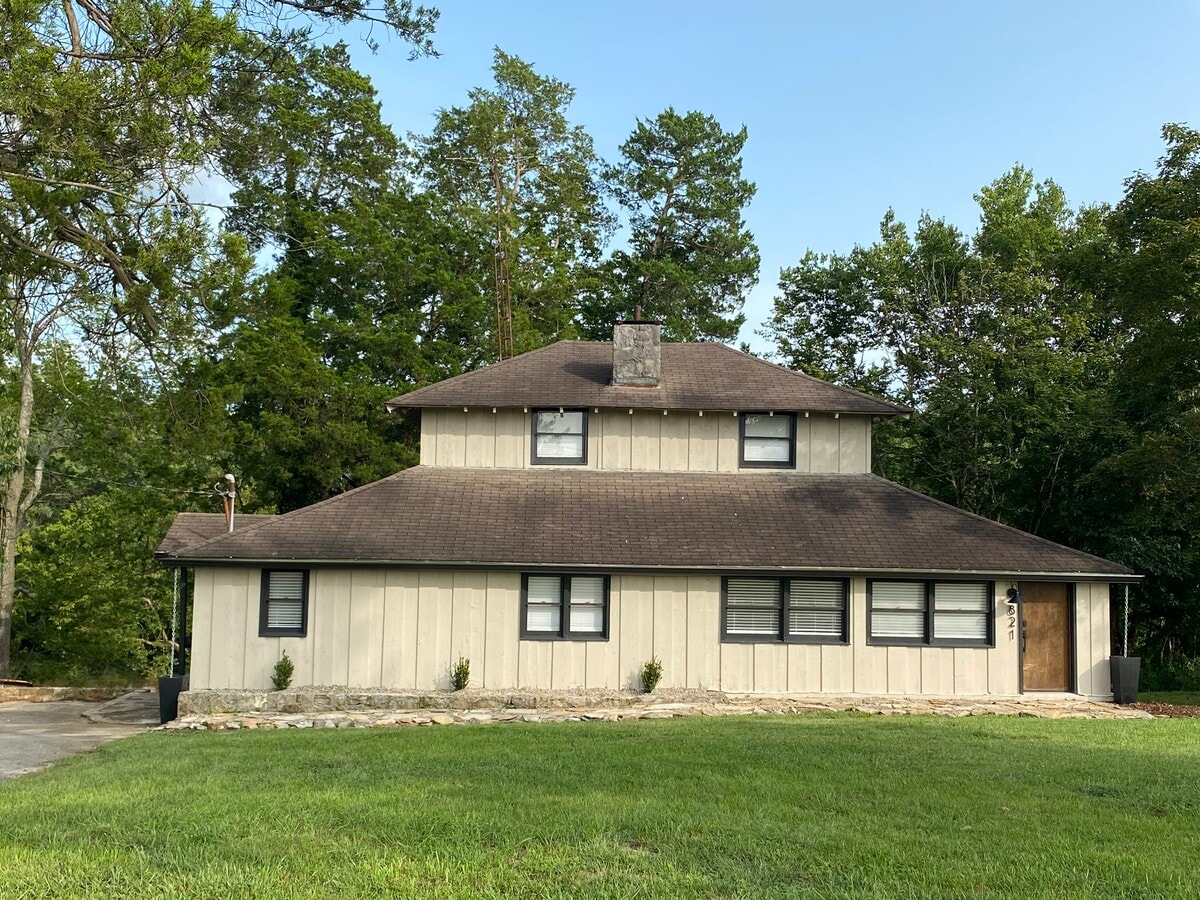 Photo - 821 Mcfarland Ln