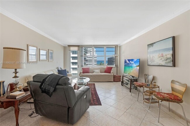 Photo - 245 18th St Unidad 904