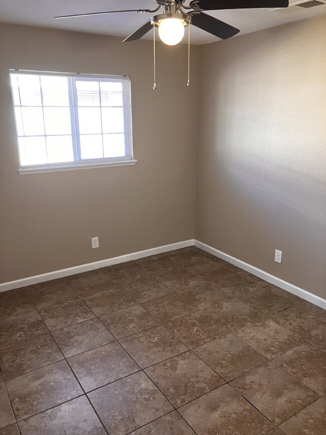 Photo - 1215 W 8th St