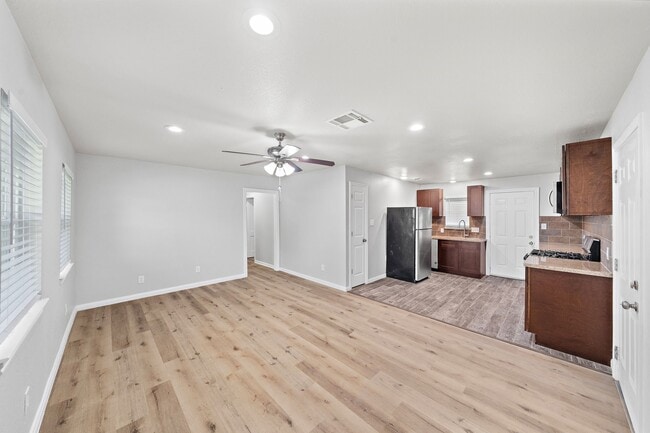 Photo - 5814 Westover St