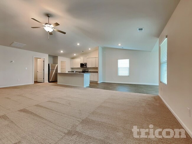 Photo - 202 Sundew Rd