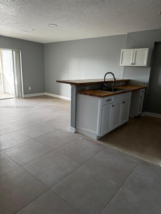 Photo - 450 S Park Rd Unit 5-304