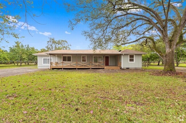 Building Photo - 21825 SW 154th Ave Rental