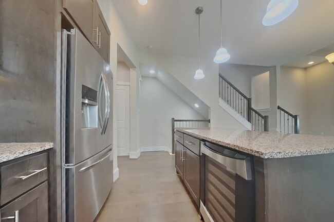 Photo - 5417 Larkin St