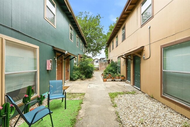 Photo - 2319 Greenfield Pkwy Unit 105