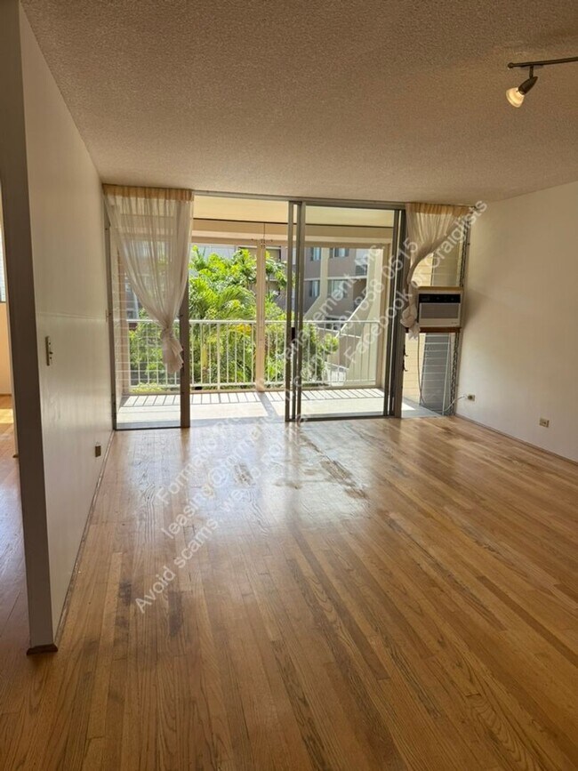Photo - Pet Friendly 2-Bedroom With in Unit Laundry Apartment with Pool & Covered Parking in Honolulu! Unidad 214