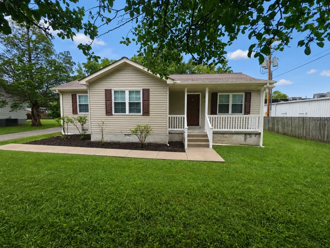 Building Photo - Bright 3-Bedroom Cookeville Home with Hardwood Floors & Covered Porch