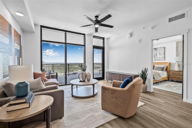 Photo - 221 Main St N Unidad 708