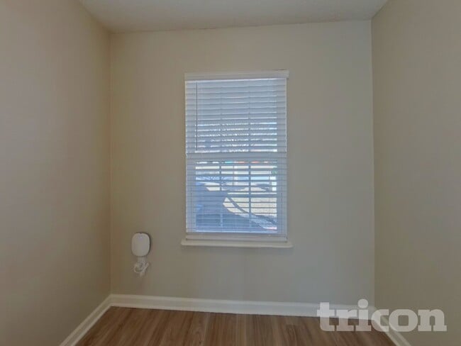 Photo - 349 Denman Loop