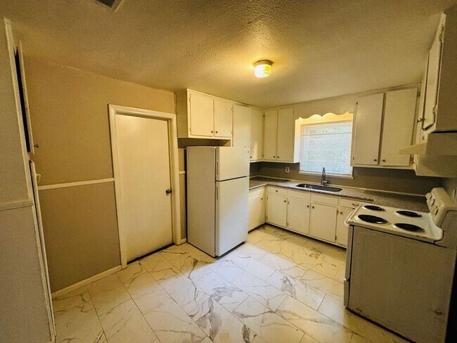 Photo - 377 E Leavell Woods Dr