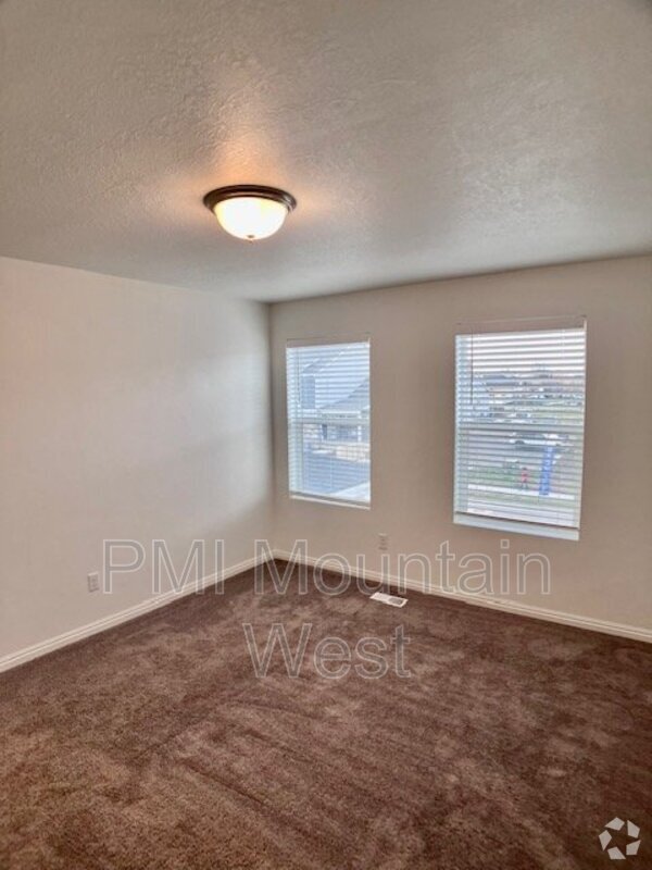 Building Photo - 2013 W 950 N Rental