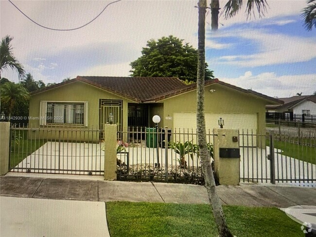 Building Photo - 11235 SW 32nd St Rental