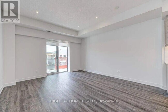 Photo - 16 Markle Cres Unit 312