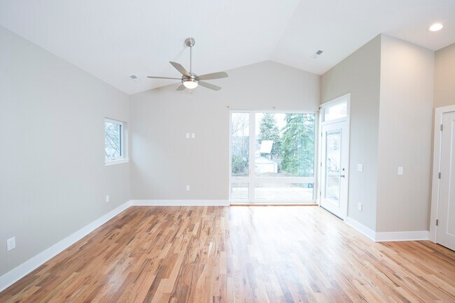 Photo - 1614 E Belleview Pl Unit Upper