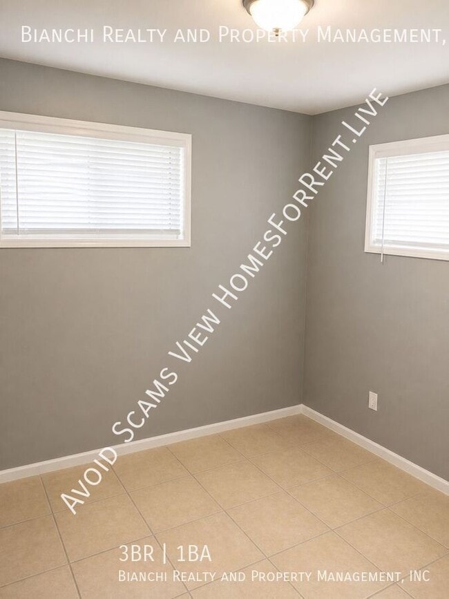 Photo - 930 Alcazar Wy S