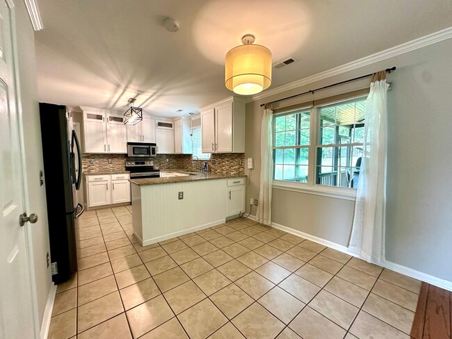 Photo - 8425 Hirsch Dr