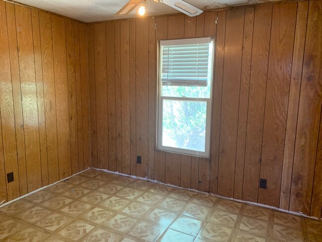 Building Photo - 2 bedroom 1 bath single wide in Spring Creek