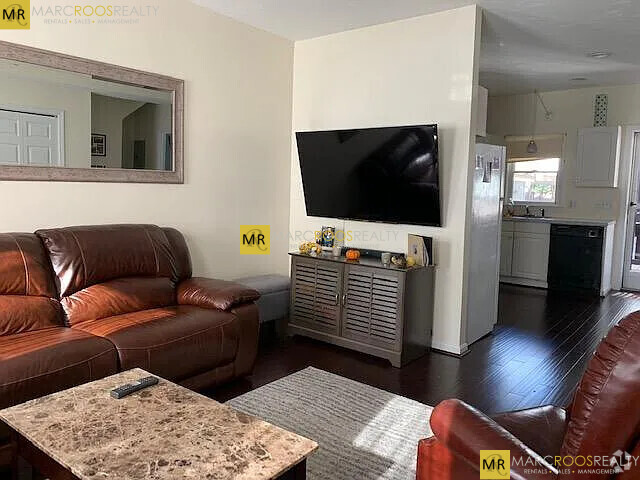 Building Photo - 112 W 7th St Unit 1 Rental