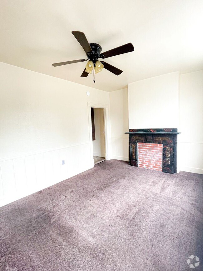 Building Photo - 709-711-711 Industry St Unit 709 Industry St. Apt. 1