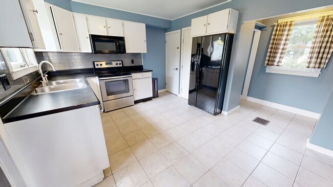 456 River Dr