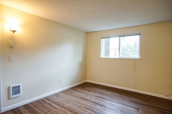 Photo - CHRISTMAS COMES EARLY: $500 OFF RENT! 2 BED IN CUTE MULTNOMAH VILLAGE Unit 3944