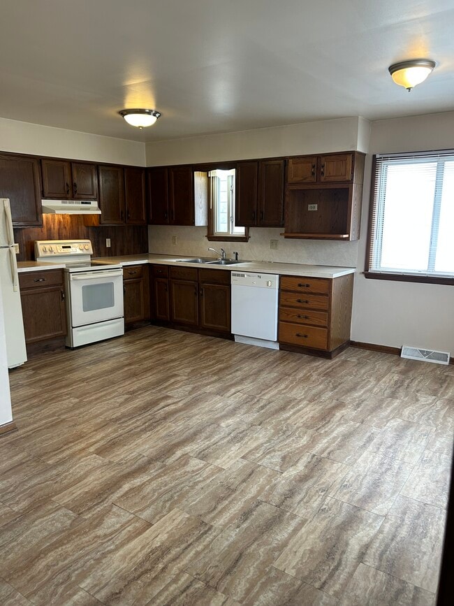 Building Photo - 126A E Main St Unit 126 A