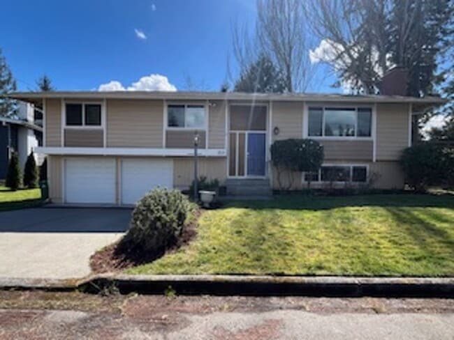Building Photo - Completely Refreshed 4-Bedroom Shoreline Home