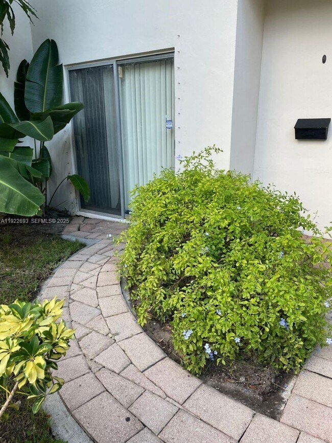 Photo - 3141 N Palm Aire Dr