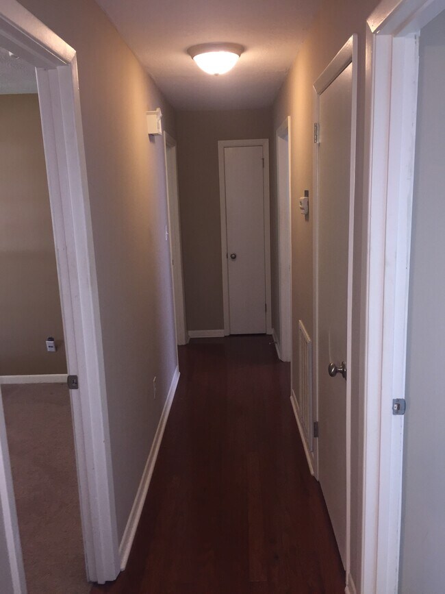 Photo - 1719 Frank Watts Rd