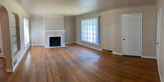 Building Photo - Very Nice 3 Bedroom House On South Hill #1555
