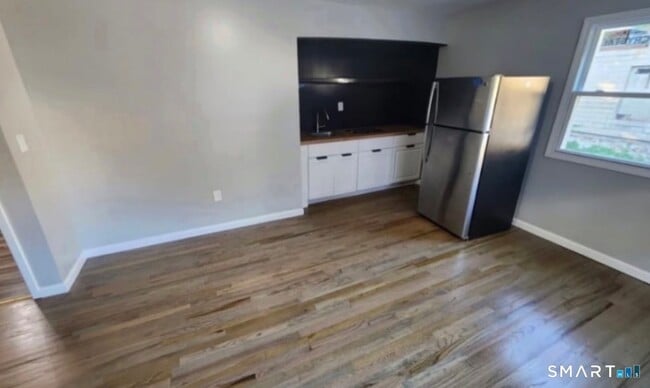 Building Photo - 1610 Iranistan Ave