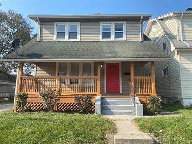 Building Photo - Spacious 3-Bedroom, 1 Bathroom Home Locate...