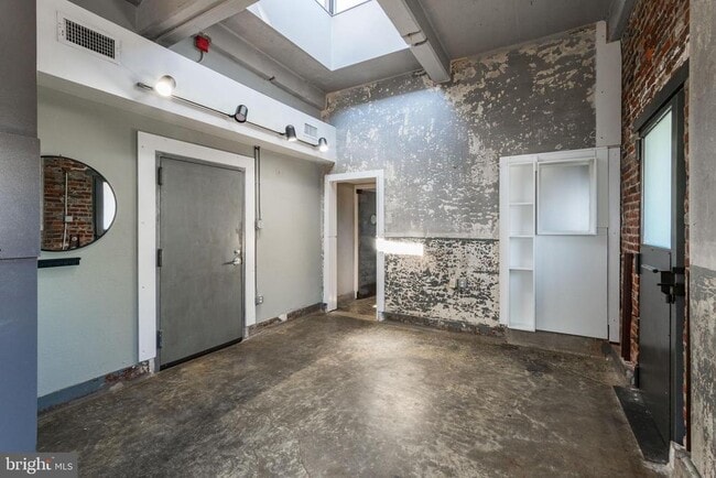 Building Photo - 144-50 W Laurel St Unit 302 Rental