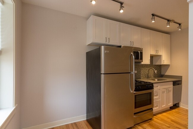 Photo - 557 W Arlington Pl Unit A08C