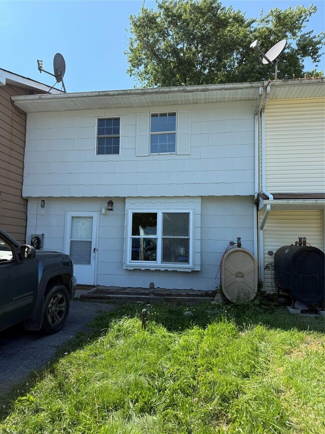 Photo - 11 Columbine Ct Townhome
