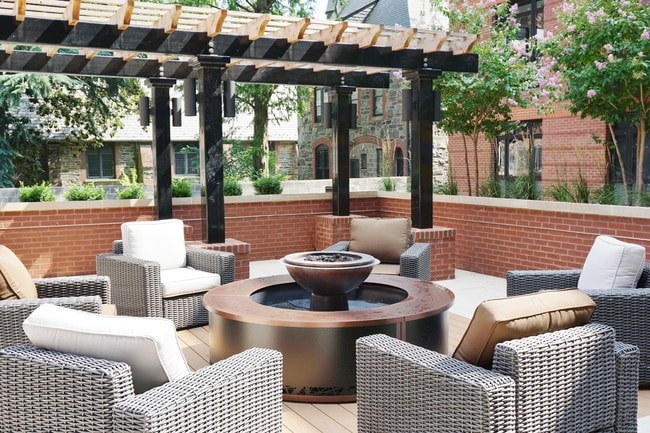 Photo - 700 Constitution