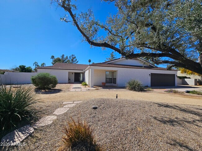 Building Photo - 4929 E Sunnyside Dr